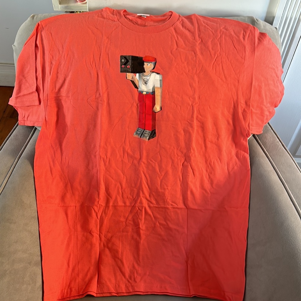 T shirt - Picture 2 of 3